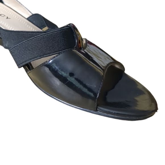 ELLEN TRACY Black Patent Leather Open Toe Sandals Size 8. - Picture 2 of 10